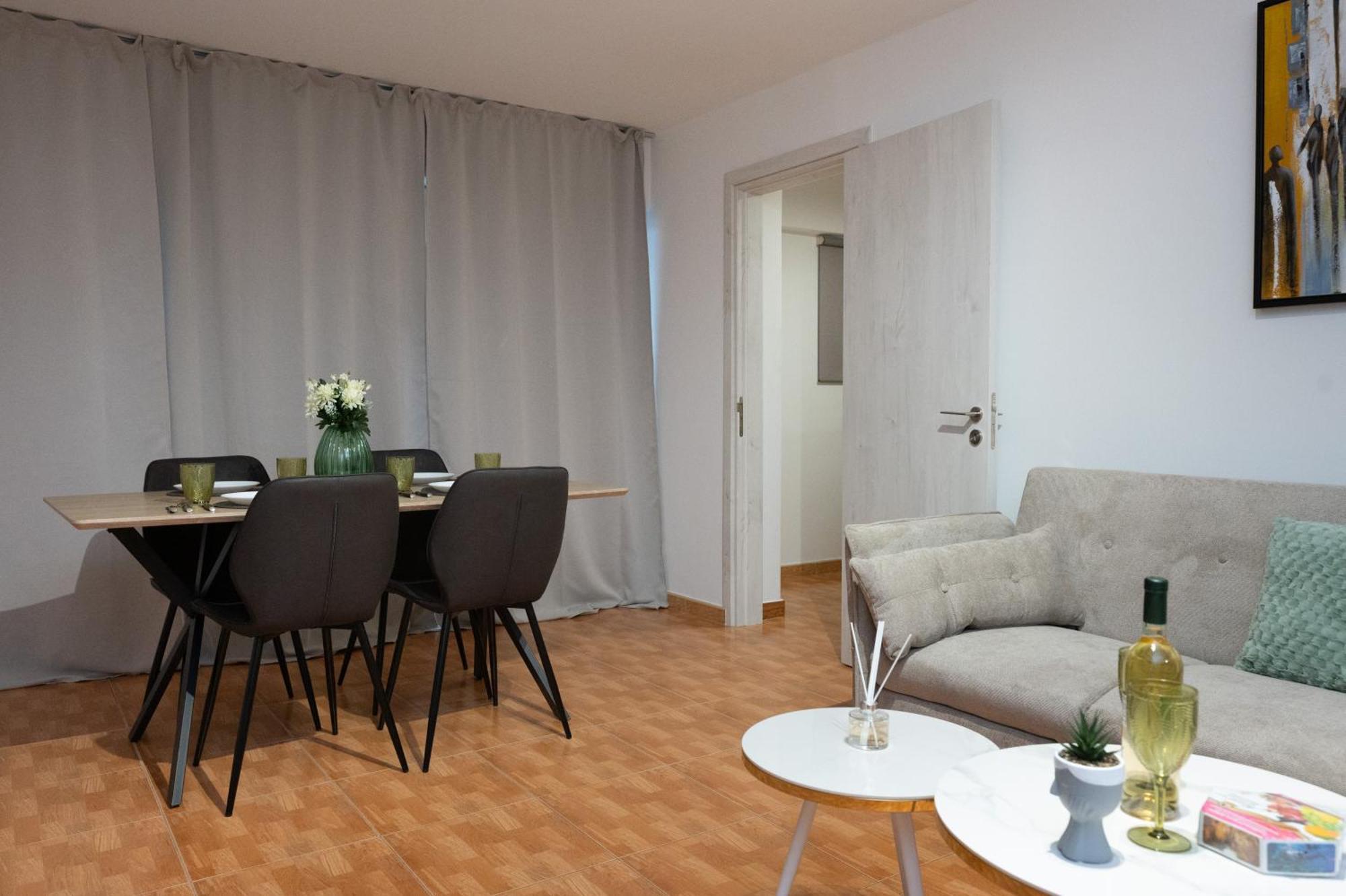 Napa Centrale Suites Айя Напа Екстериор снимка