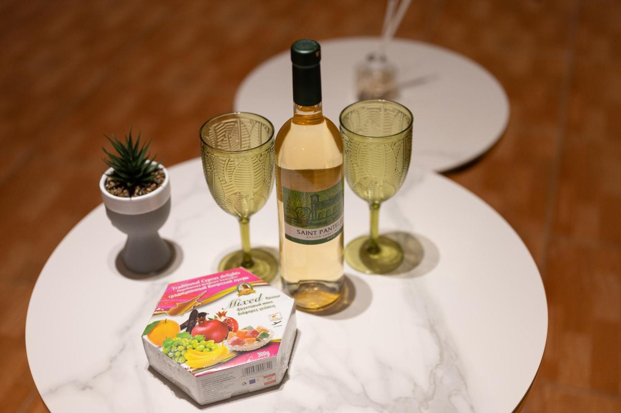 Napa Centrale Suites Айя Напа Екстериор снимка
