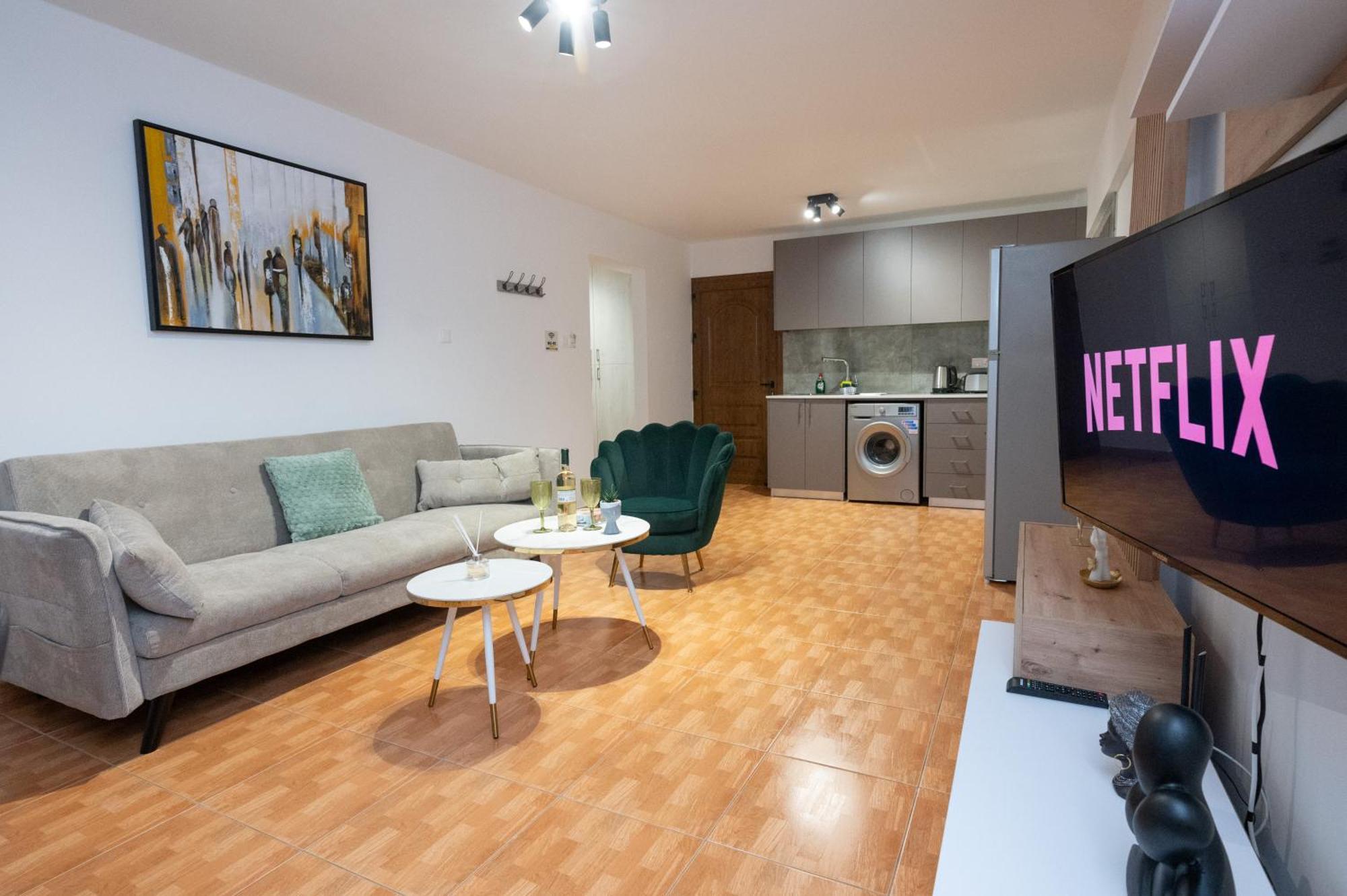 Napa Centrale Suites Айя Напа Екстериор снимка