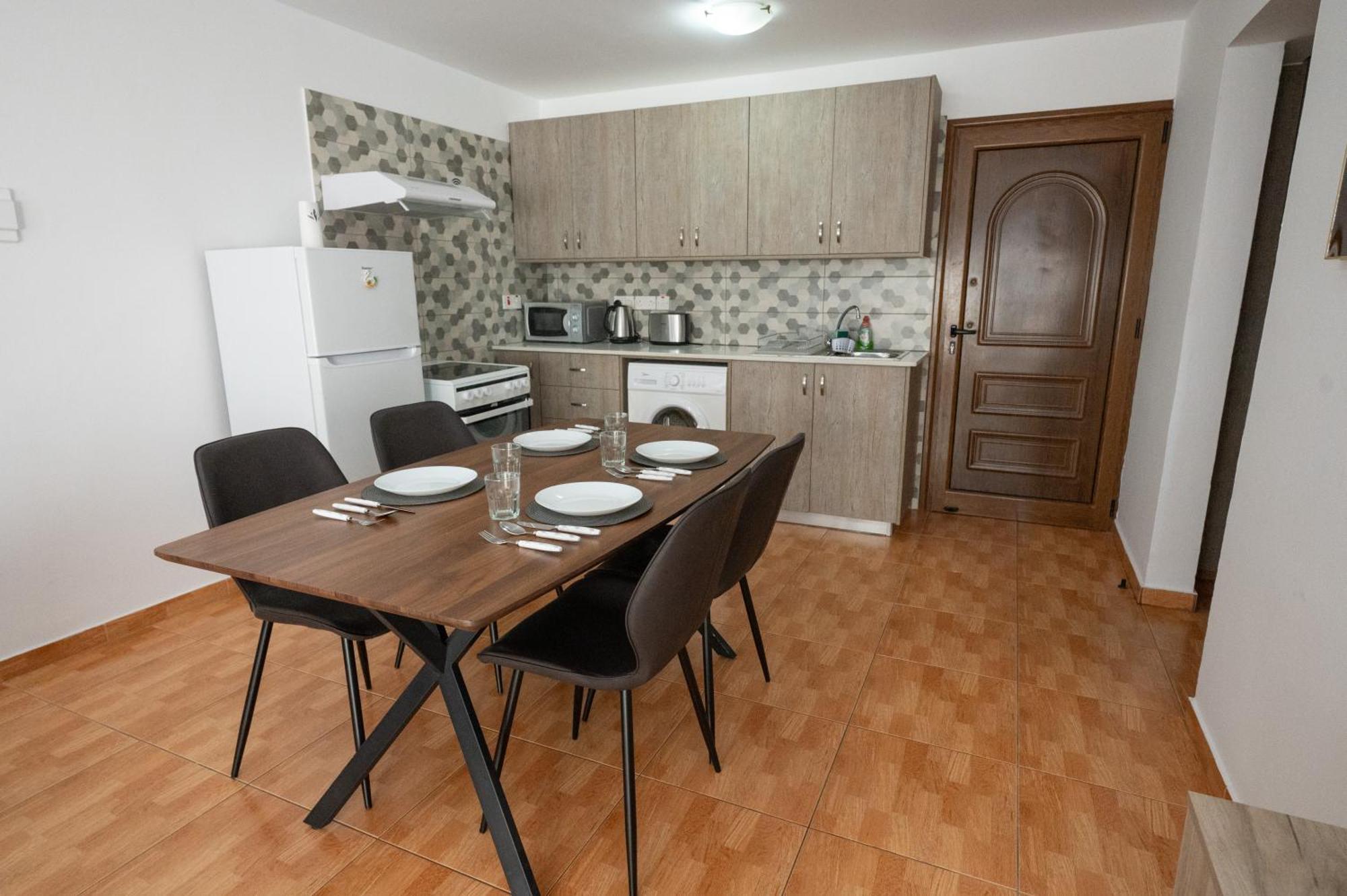 Napa Centrale Suites Айя Напа Екстериор снимка