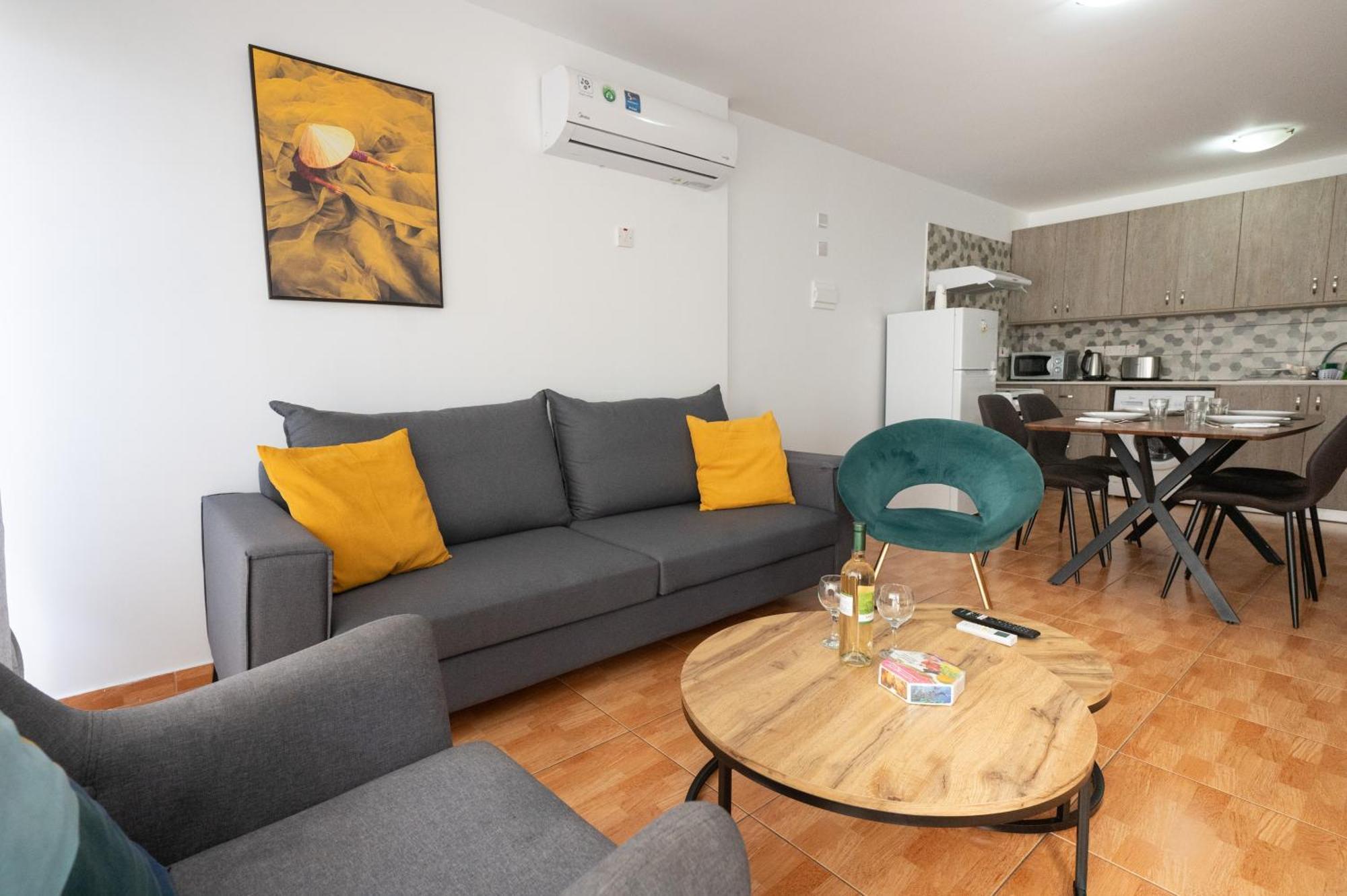 Napa Centrale Suites Айя Напа Екстериор снимка