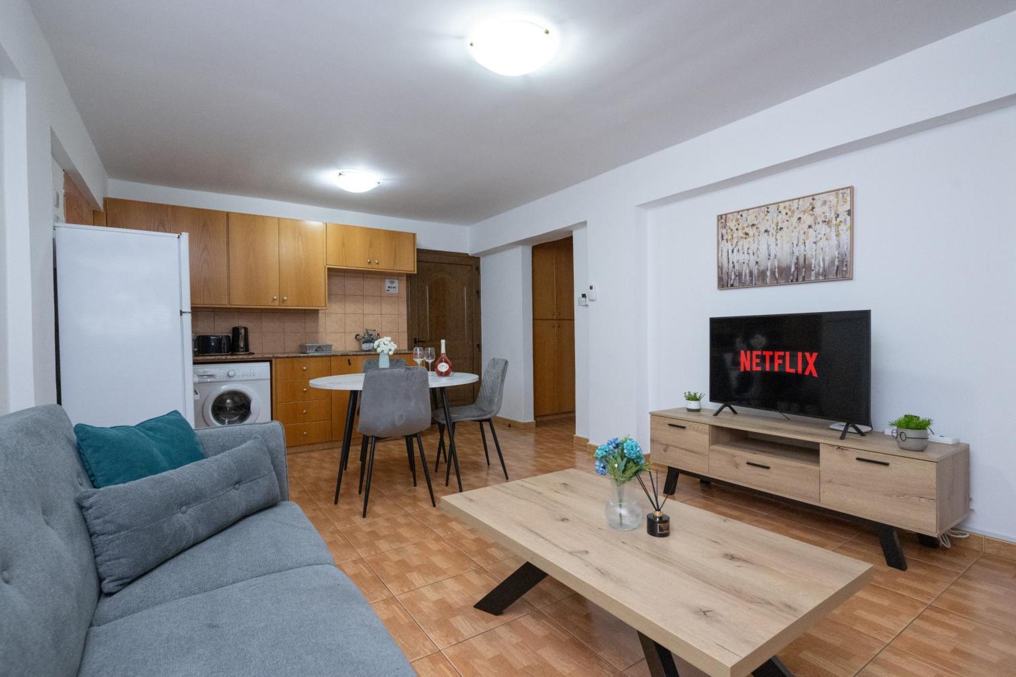 Napa Centrale Suites Айя Напа Екстериор снимка