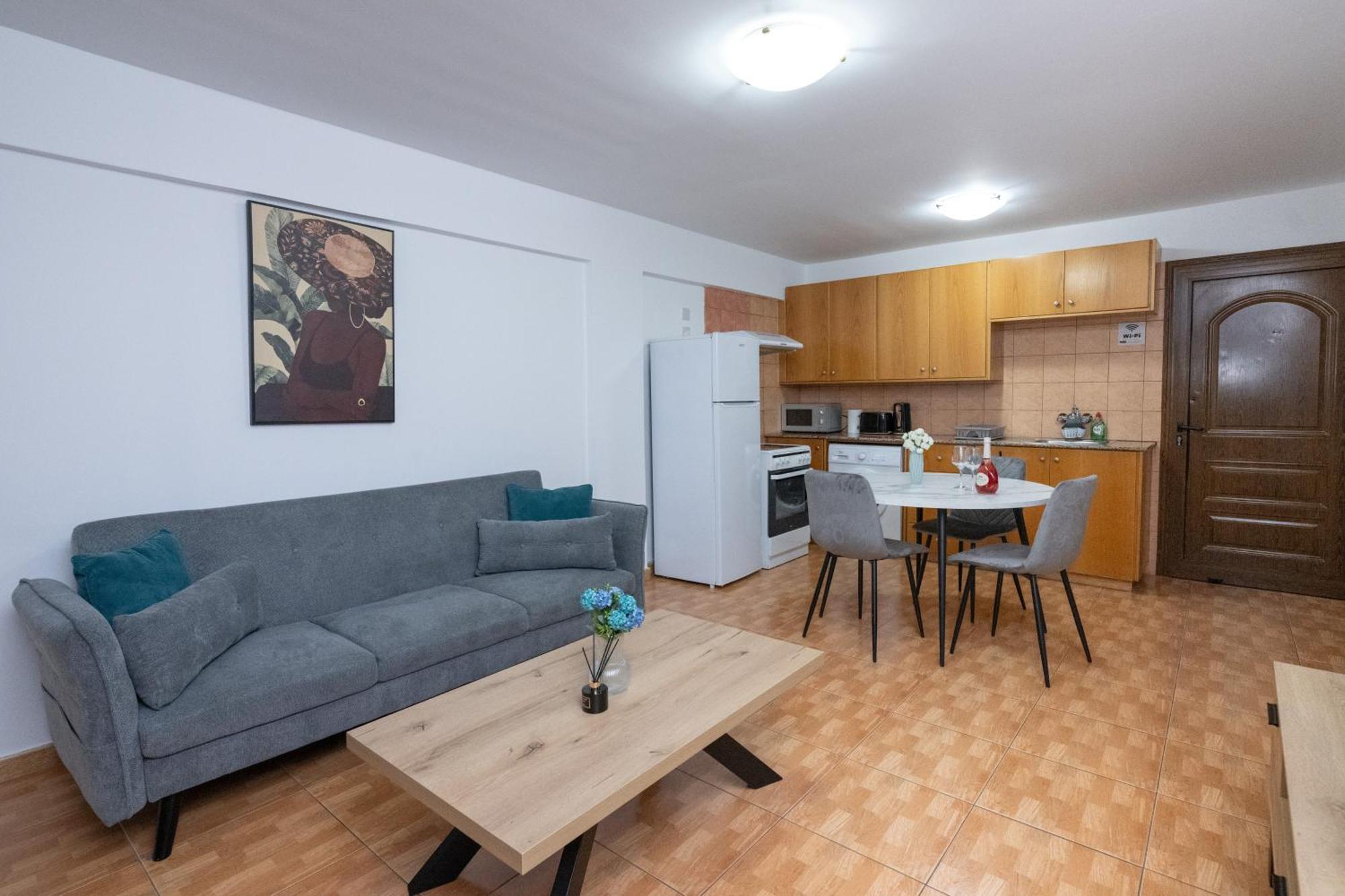 Napa Centrale Suites Айя Напа Екстериор снимка