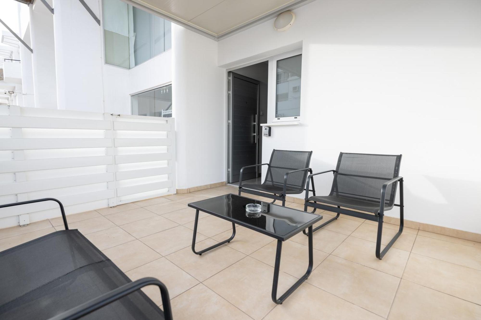 Napa Centrale Suites Айя Напа Екстериор снимка
