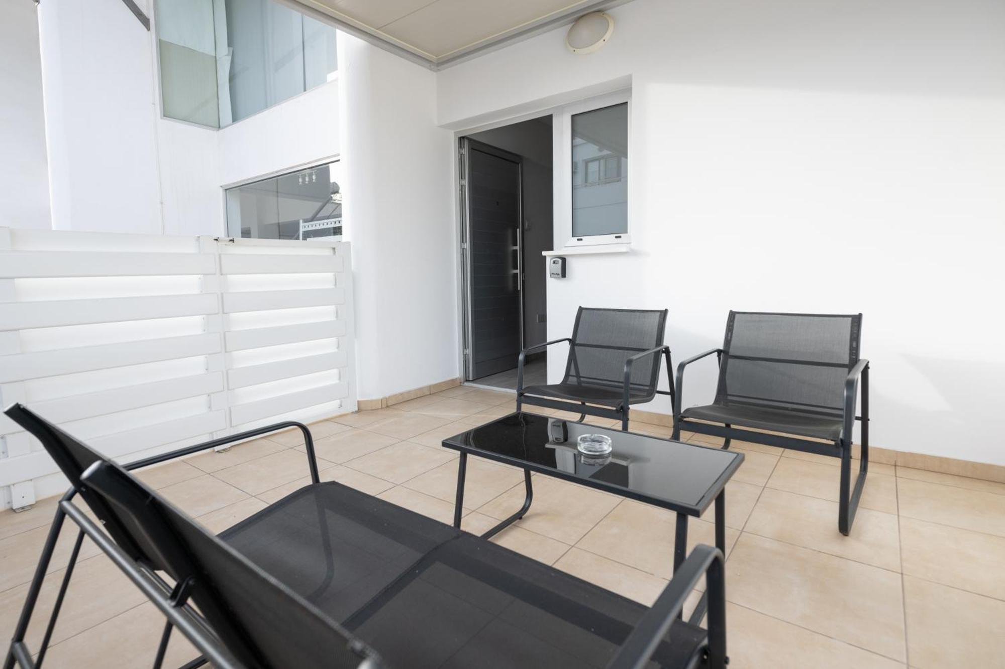 Napa Centrale Suites Айя Напа Екстериор снимка