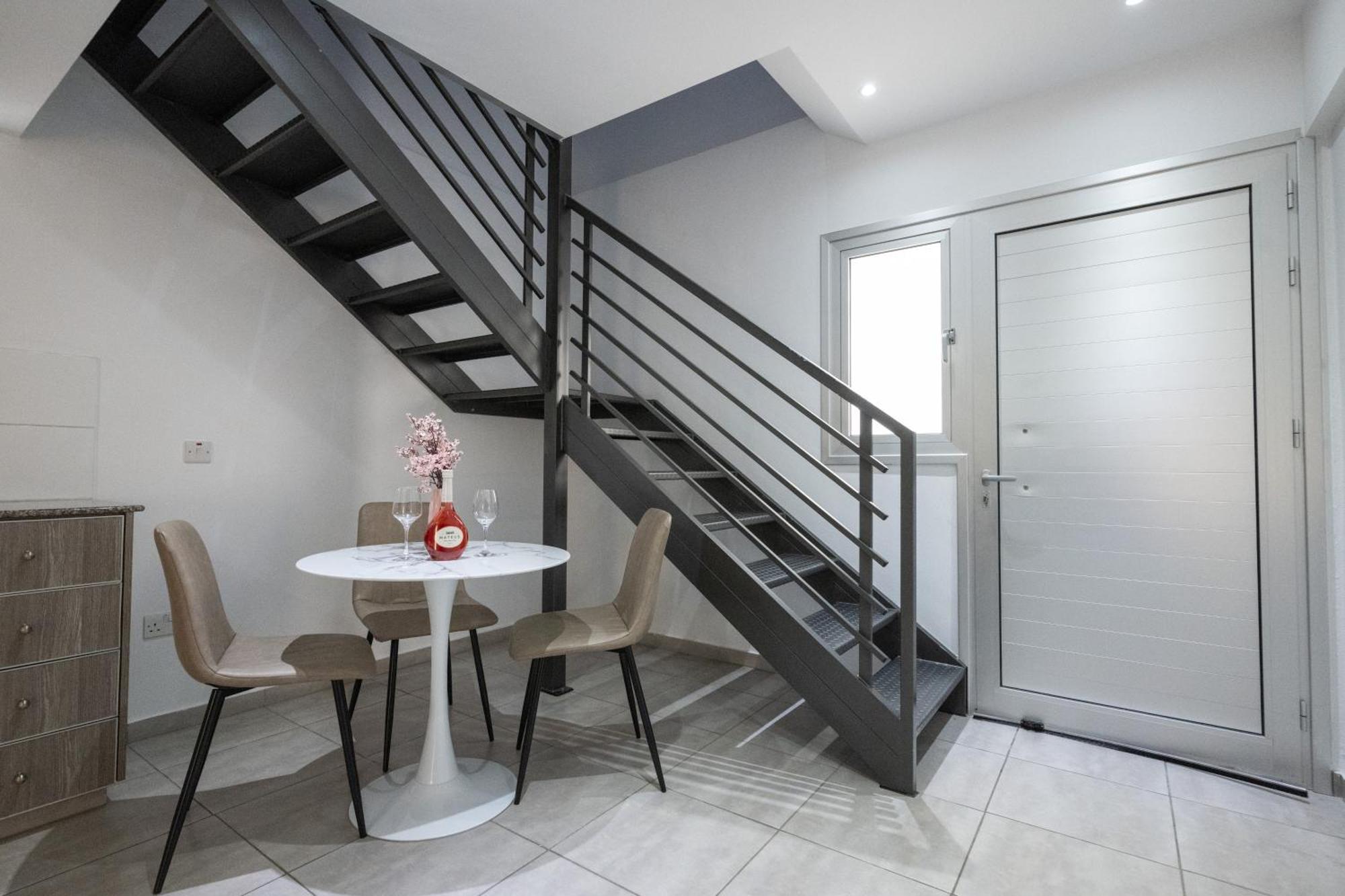 Napa Centrale Suites Айя Напа Екстериор снимка