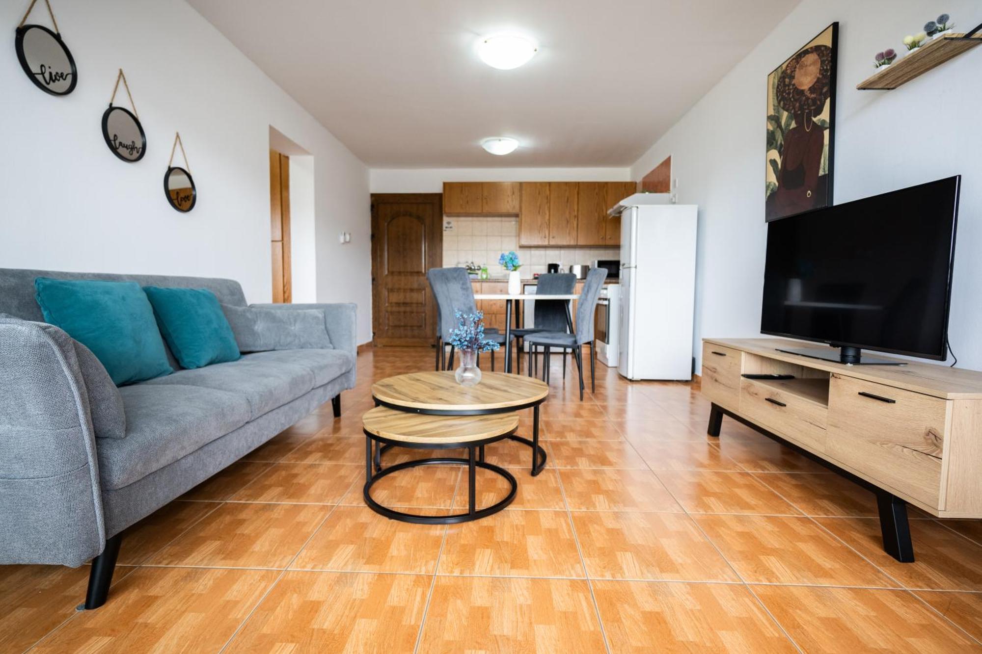 Napa Centrale Suites Айя Напа Екстериор снимка