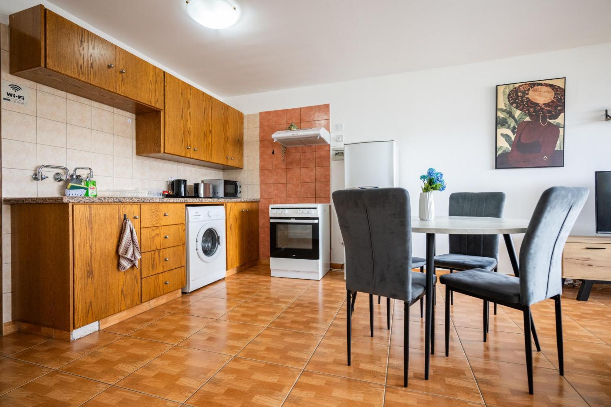 Napa Centrale Suites Айя Напа Екстериор снимка