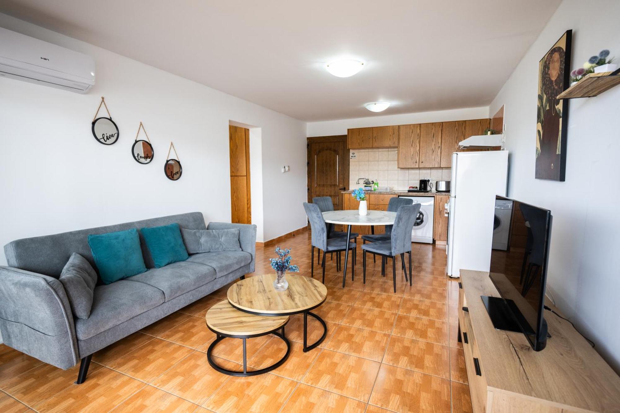 Napa Centrale Suites Айя Напа Екстериор снимка