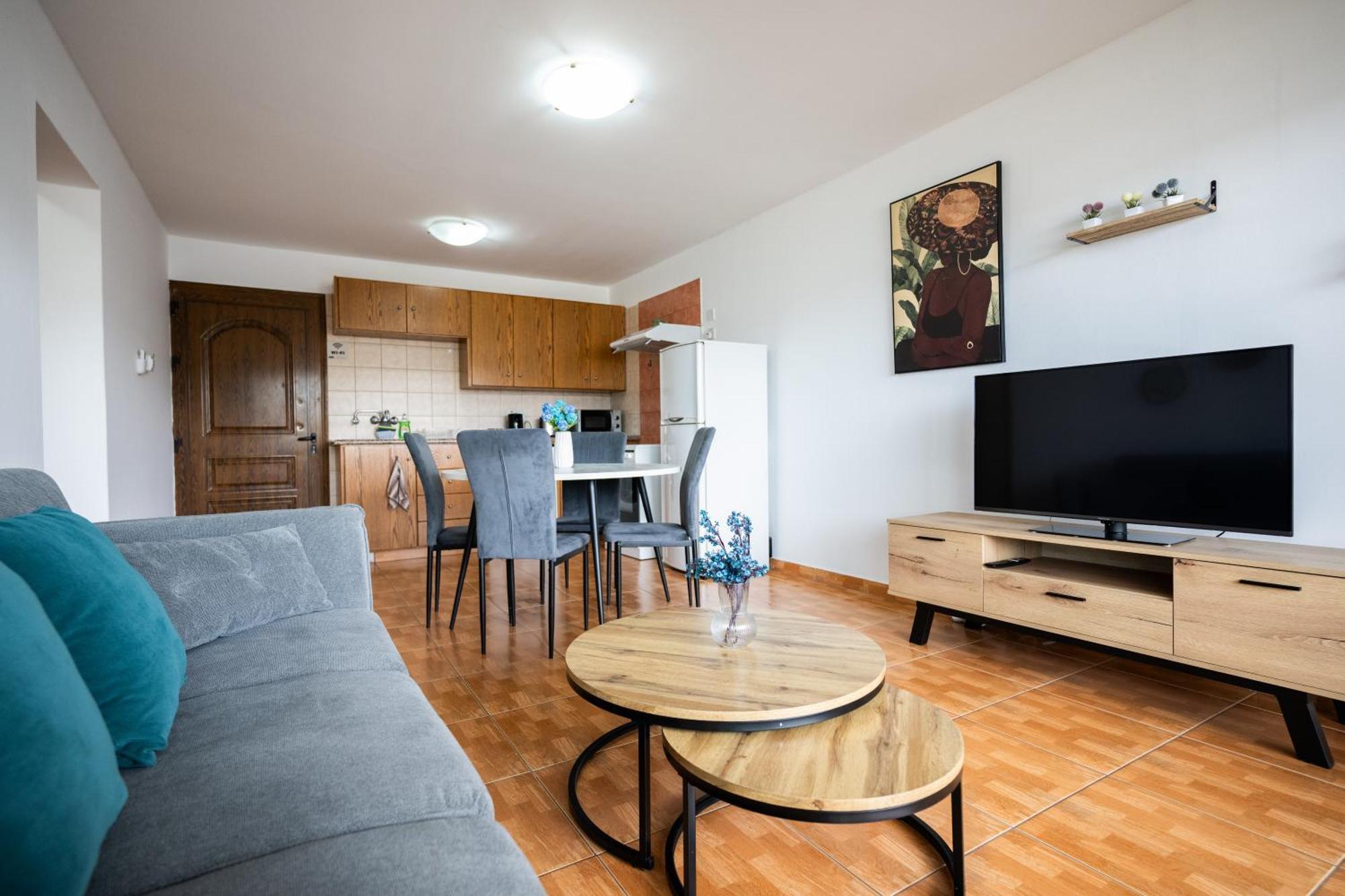 Napa Centrale Suites Айя Напа Екстериор снимка