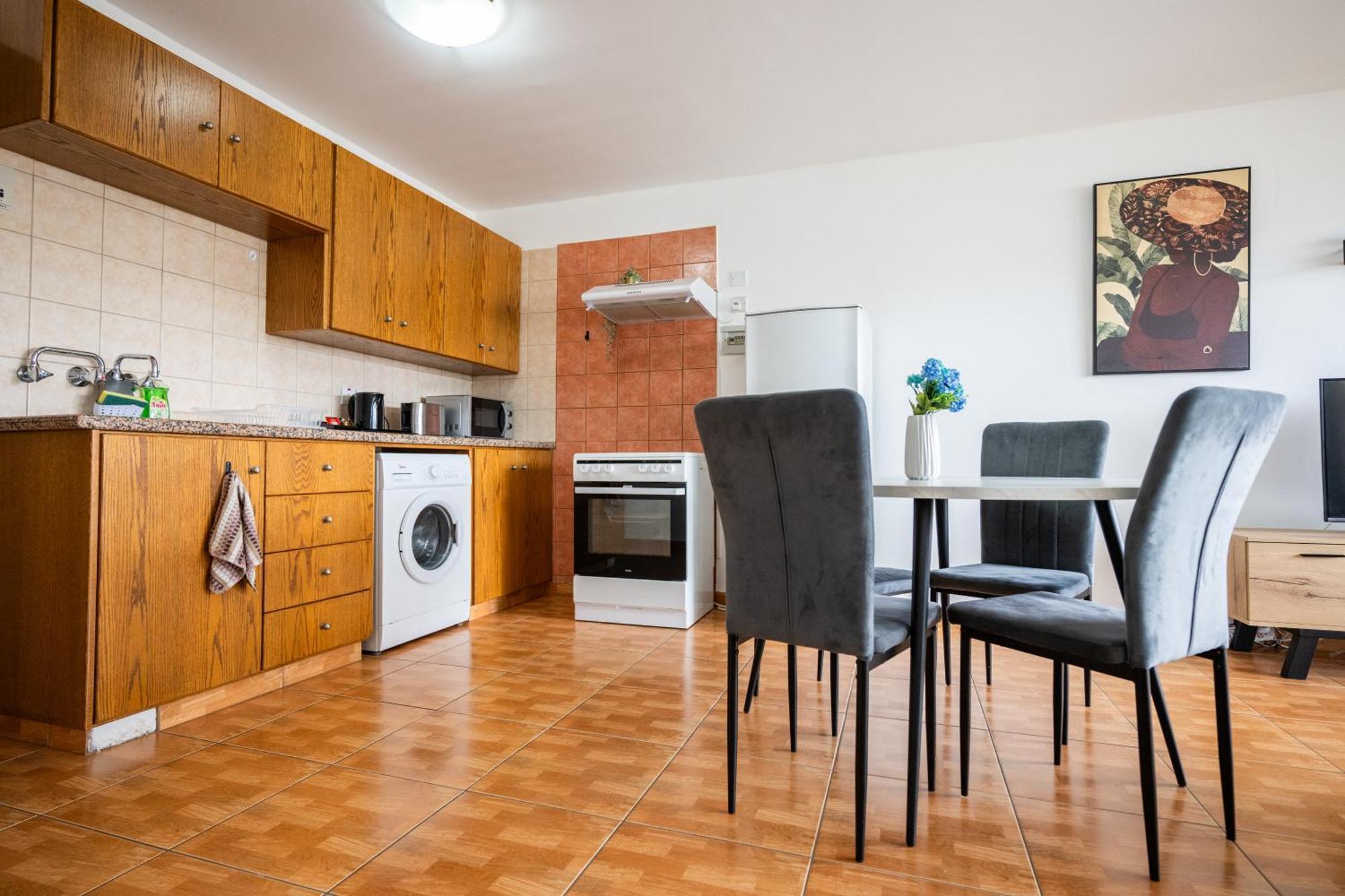 Napa Centrale Suites Айя Напа Екстериор снимка